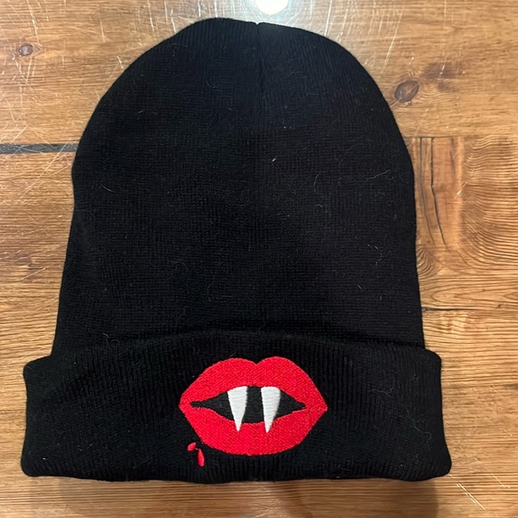 Vampires Kiss knit cap - Picture 1 of 2